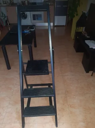 Escalera manual 3 peldaños altura 1,40 con bandeja