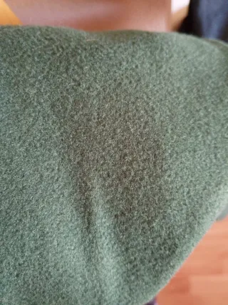 Chaqueta verde con capucha