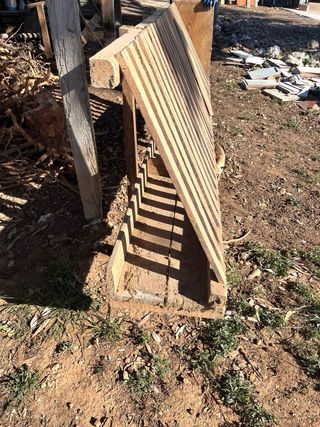 Comedero para ganado de madera