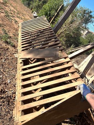 Comedero para ganado de madera