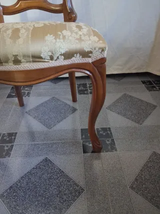 Juego de 6 sillas de madera y tela