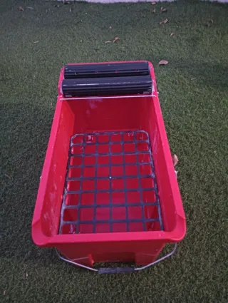 Cubo alicatador con rodillos