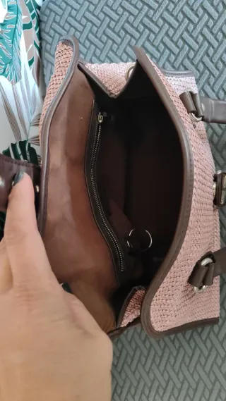 Bolso de mano rosa y marrón