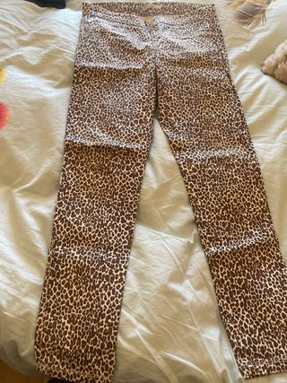 Pantalón elástico estampado leopardo Stradivarius