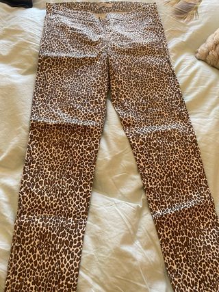 Pantalón elástico estampado leopardo Stradivarius