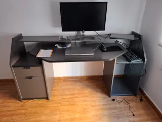 Escritorio grande para ordenador