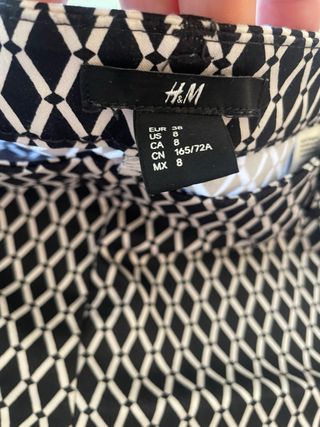 Pantalón pitillo estampado rombos