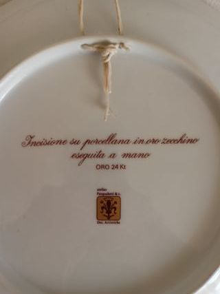 Piatto antico con incisione oro immagine sacra