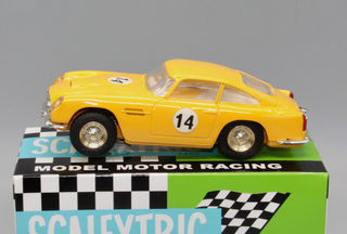 Aston Martin BD4 Triang Scalextric (LEER)