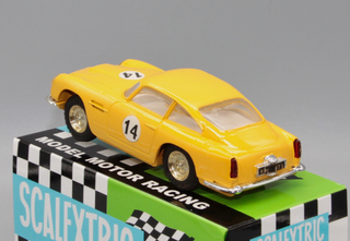 Aston Martin BD4 Triang Scalextric (LEER)