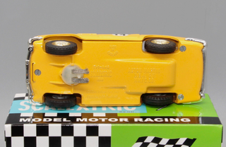 Aston Martin BD4 Triang Scalextric (LEER)