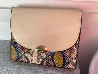 Bolso de mano beige y multicolor