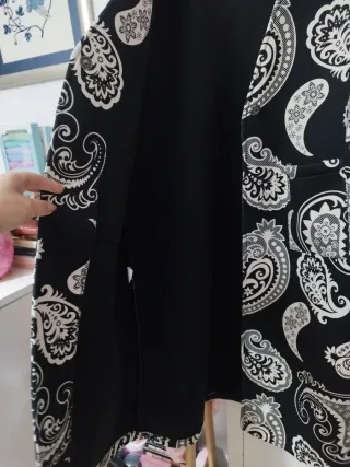 Abrigo Neopreno Estampado Blanco y Negro