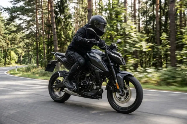 Voge 125RS Negra Nueva