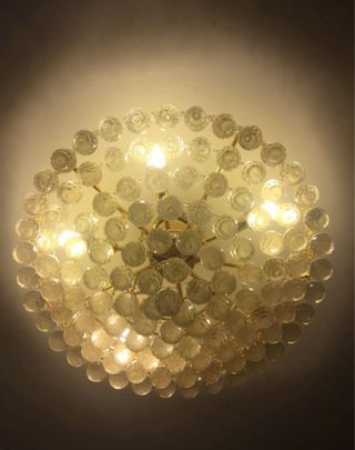 Lámpara de techo dorada con cristales