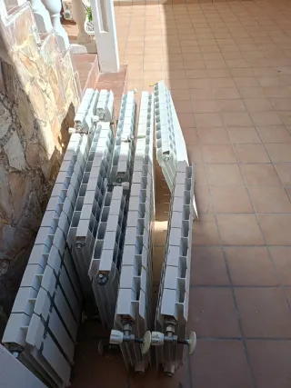 Radiadores de metal blancos