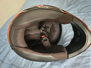 Casco integrale Airoh nero e rosso