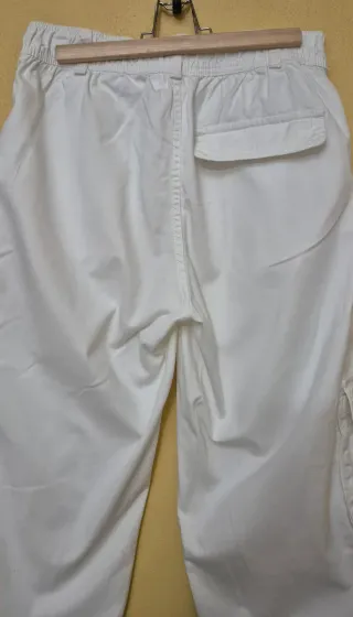 Pantalón cargo Bershka blanco algodón