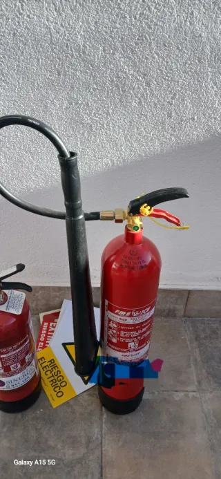 Extintor de CO2 grande Timbrado.