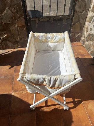 Mini cuna con estructura plegable