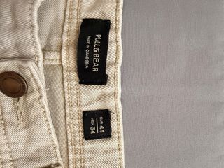 Pantalones cortos vaqueros desgastados