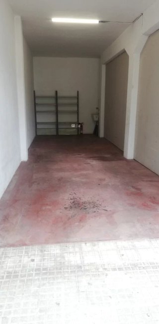 Se alquila local de 26 metros cuadrados en salt.