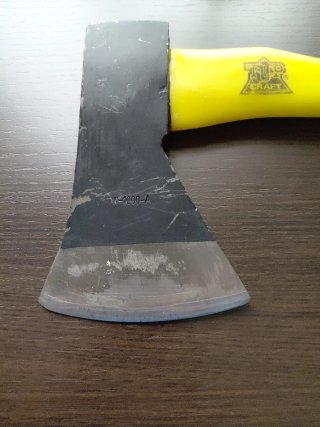 Hacha de mano amarilla y negra 1 kgr