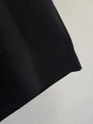 Pantalón corto negro talla M con botones dorados