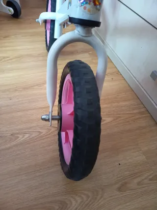 Bicicleta de equilibrio rosa