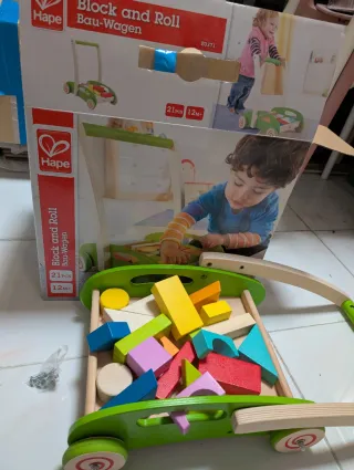 Correpasillos Hape Block and Roll Bau-Wagen