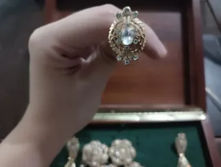 Aderezo racimo  fallera adulta oro.