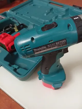 Atornillador Makita con maletín y cargador