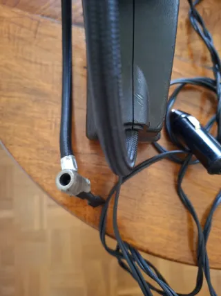 Inflador de neumáticos 12V con manómetro