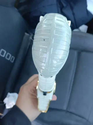 Espada de juguete blanca y dorada