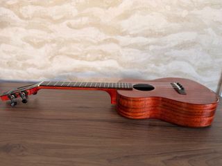 Ukelele Concierto + Funda + Cuerdas nuevas.