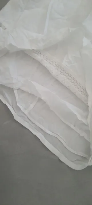 Vestido branco de linho com renda