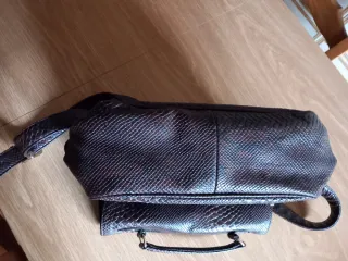 Borsa donna effetto pitone marrone.