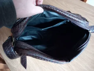 Borsa donna effetto pitone marrone.