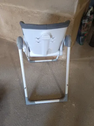Trona para bebé gris