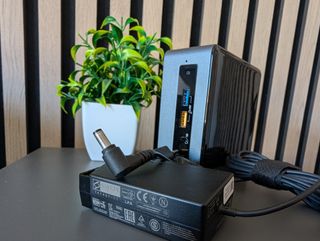 Intel NUC i5 8GB RAM + Disco M.2