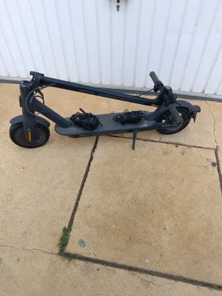 Patinete Eléctrico Xiaomi + Cargador