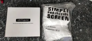 Mini proyector Q2 y pantalla 84 de regalo