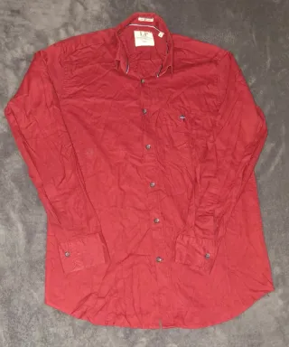 Camisa roja Louis Philippe (XL) – Usada una vez