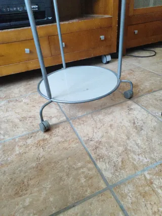 Mesa auxiliar redonda gris