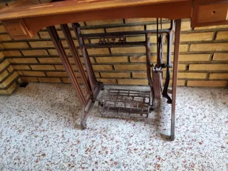 Máquina de Coser Alfa Años 60 con Pie