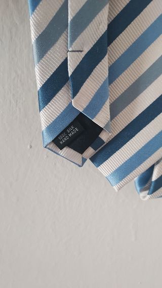 T357. Corbata DOC seda rayas azul y blanco