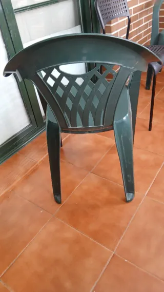 Sillas de jardín verdes de plástico