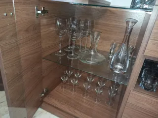 Aparador de salón madera y cristal