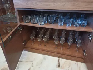 Aparador de salón madera y cristal