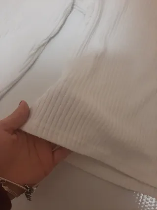 Jersey blanco hombros descubiertos con encaje